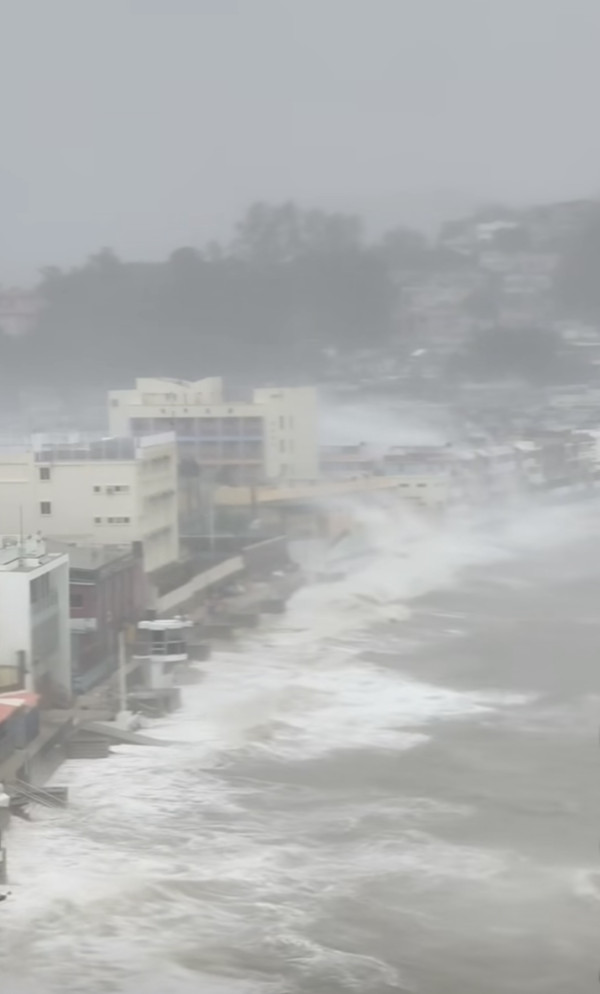 颱風樺加沙｜全港各區現恐怖風暴潮！長洲沙灘遭海水淹沒、貨櫃屋跌落海網喊似海嘯