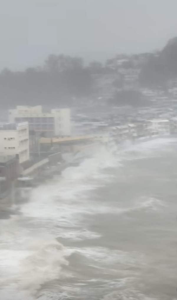 颱風樺加沙｜全港各區現恐怖風暴潮！長洲沙灘遭海水淹沒、貨櫃屋跌落海網喊似海嘯