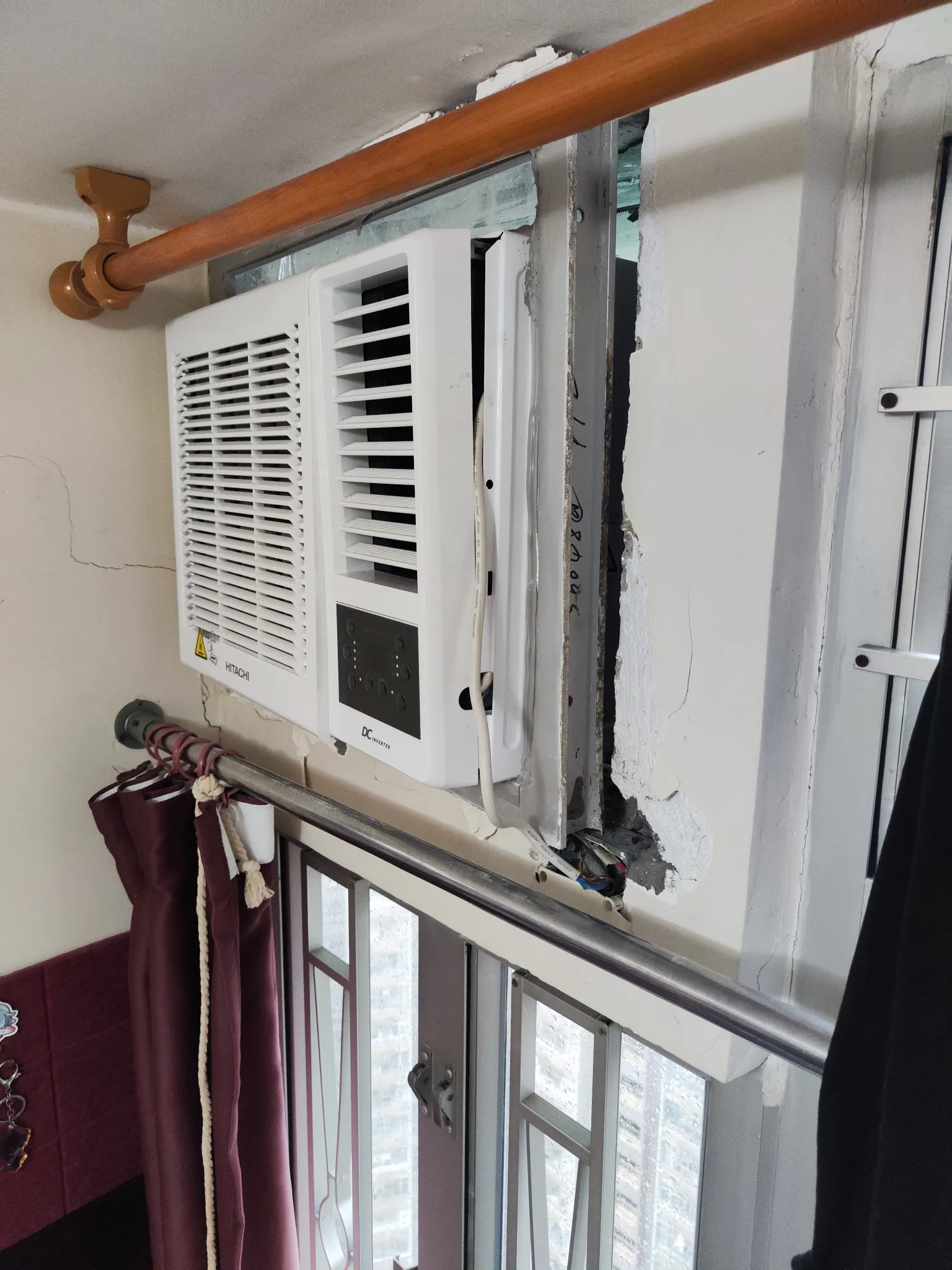 打風｜十號風球住宅災情速報 外牆喉管斷裂 抽氣扇被吹走唯有咁解決