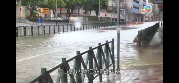 颱風樺加沙吹襲，澳門內港水位高度錄得逾1.3米。