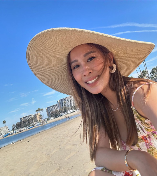 颱風樺加沙｜曹敏莉半山複式豪宅不停滲水 維港景一片矇朧！出動水盆接水情況誇張