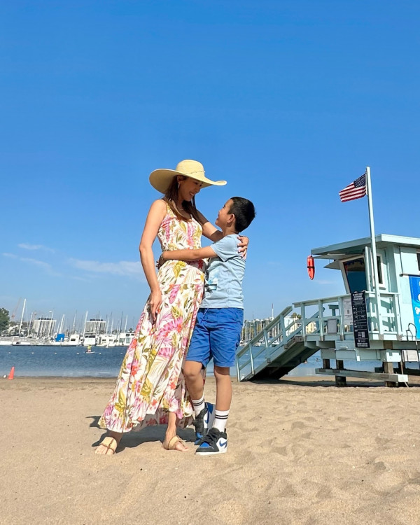 颱風樺加沙｜曹敏莉半山複式豪宅不停滲水 維港景一片矇朧！出動水盆接水情況誇張