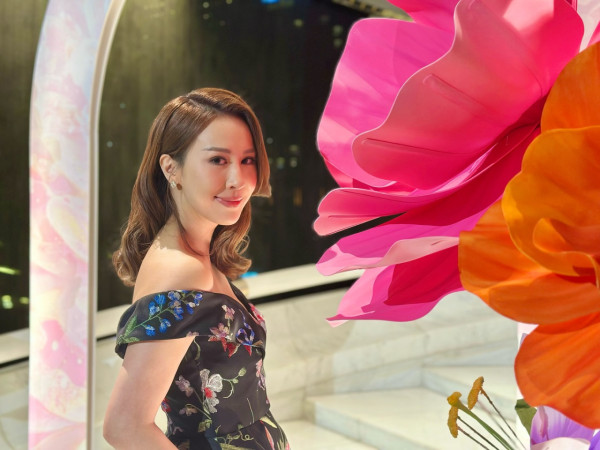 颱風樺加沙｜曹敏莉半山複式豪宅不停滲水 維港景一片矇朧！出動水盆接水情況誇張