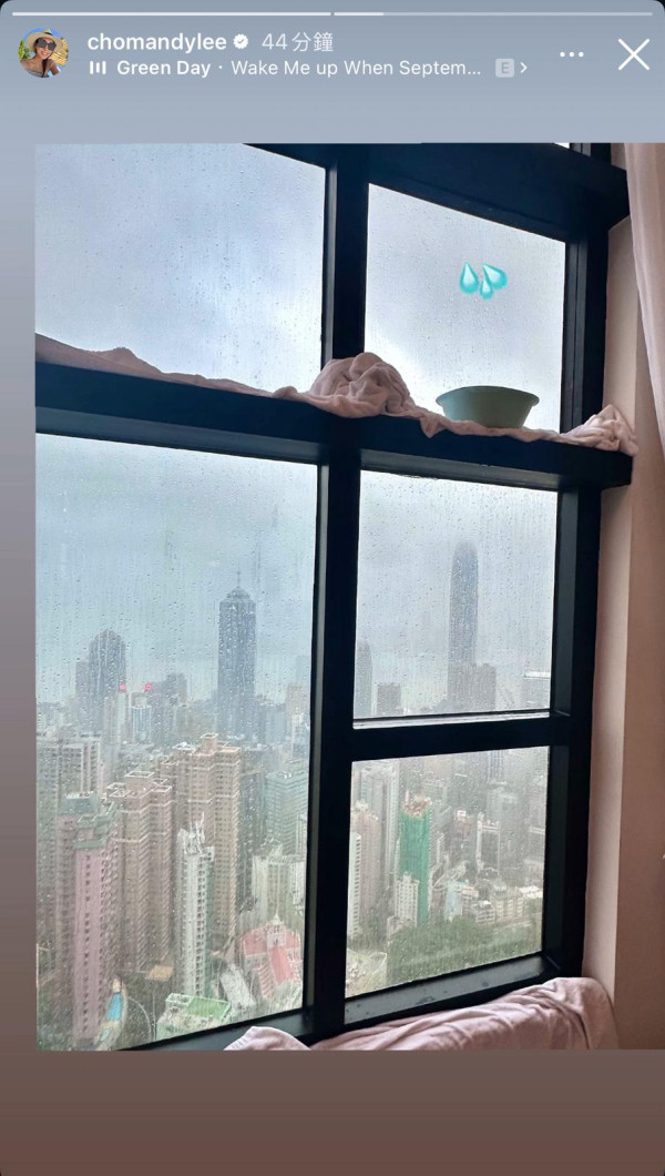 颱風樺加沙｜曹敏莉半山複式豪宅不停滲水 維港景一片矇朧！出動水盆接水情況誇張