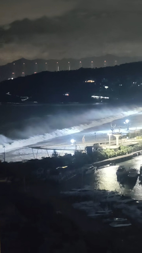 颱風樺加沙|深圳大梅沙海岸一度掀起數米巨浪 全市今日仍然實施五停