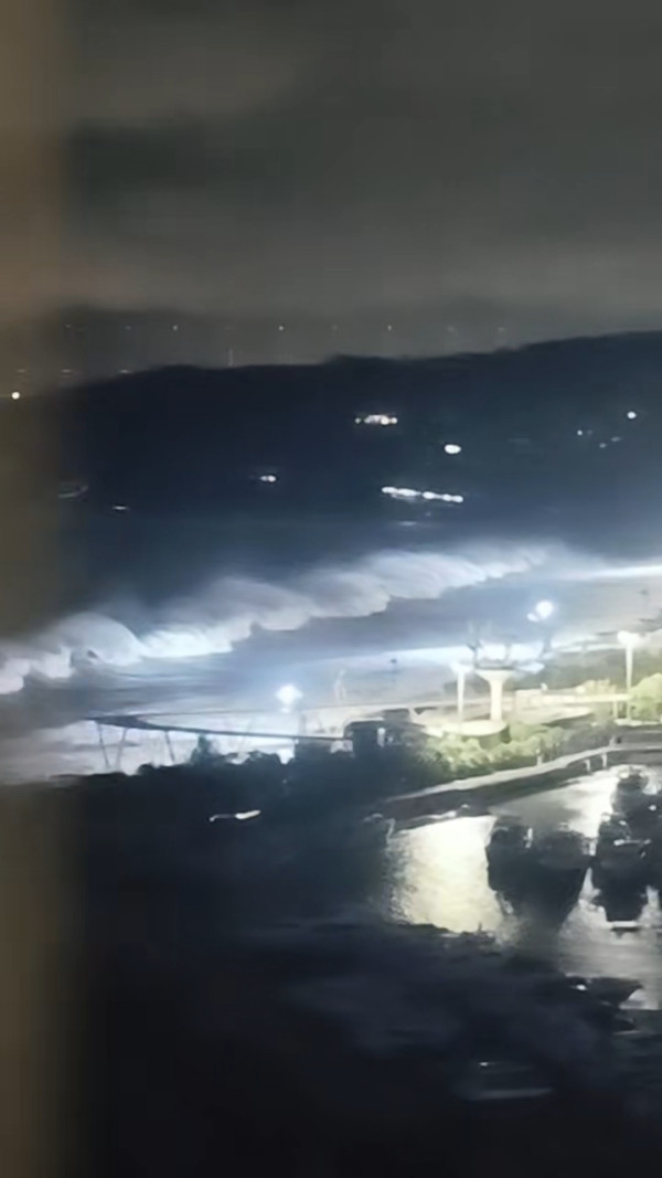 颱風樺加沙|深圳大梅沙海岸一度掀起數米巨浪 全市今日仍然實施五停