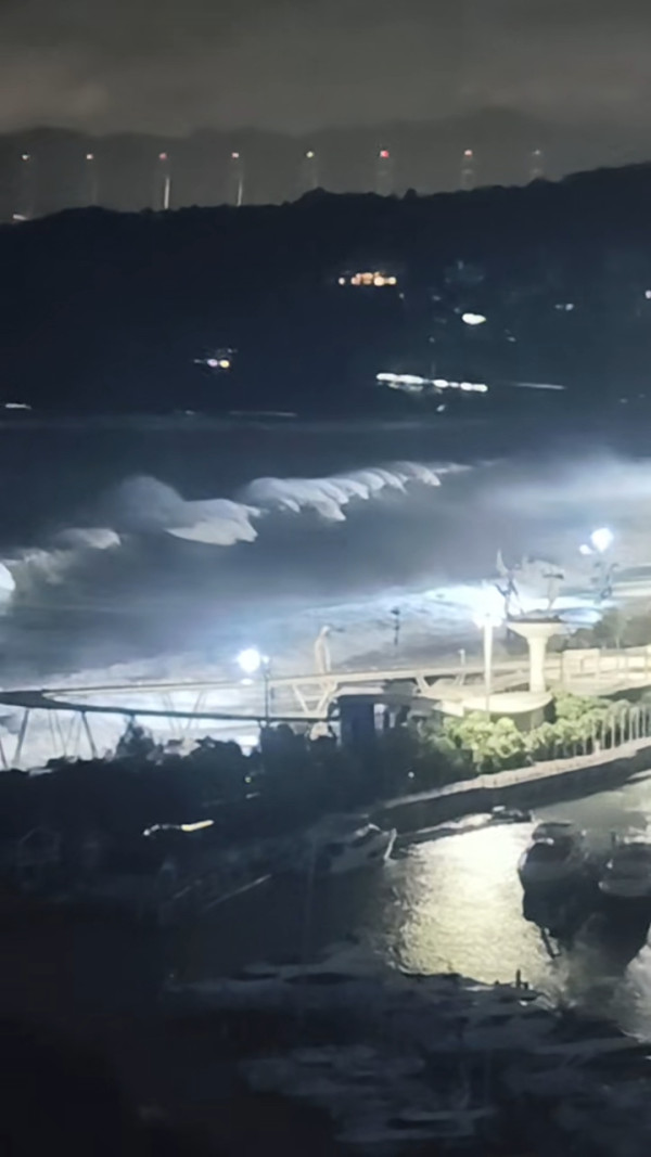 颱風樺加沙|深圳大梅沙海岸一度掀起數米巨浪 全市今日仍然實施五停