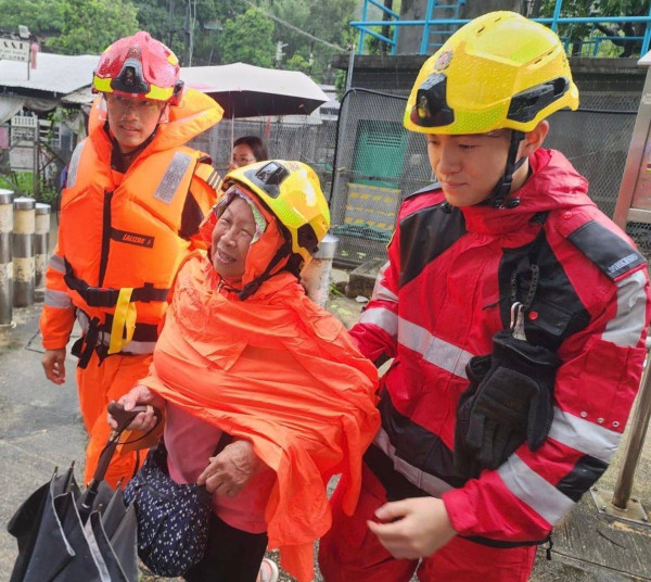 颱風樺加沙｜消防助居民撤離獲大讚！消防處罕頒「緊急消防訓令」 同全員緊急戒備有不同？