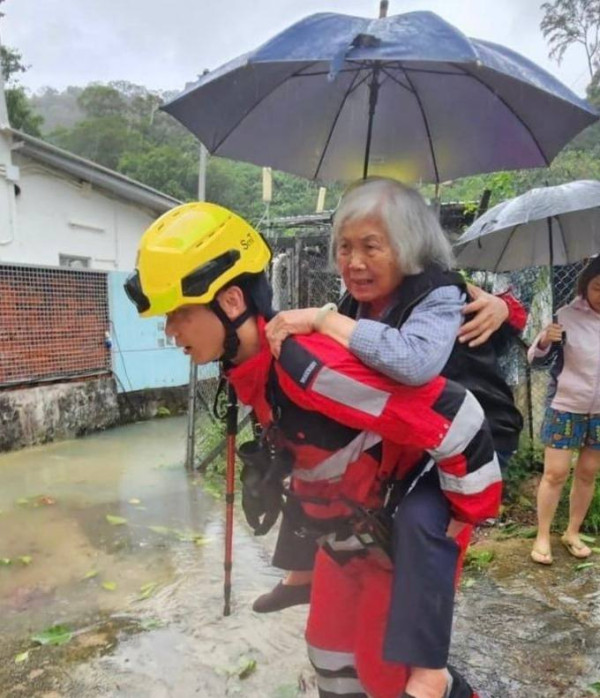 颱風樺加沙｜消防助居民撤離獲大讚！消防處罕頒「緊急消防訓令」 同全員緊急戒備有不同？