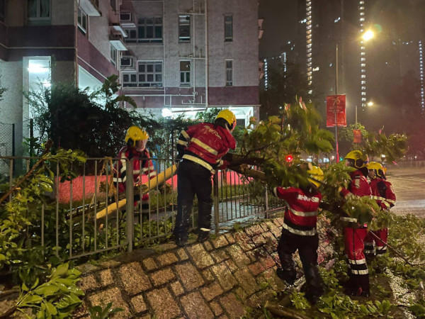 颱風樺加沙｜消防助居民撤離獲大讚！消防處罕頒「緊急消防訓令」 同全員緊急戒備有不同？