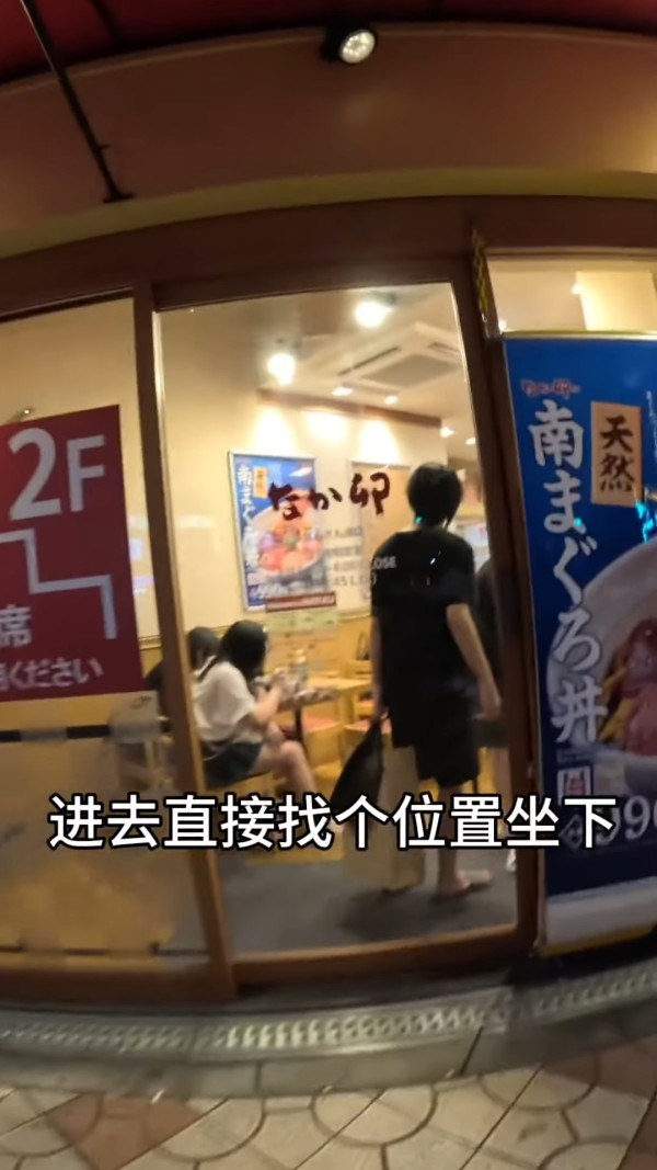 有片！中國大學生實測「百元窮遊大阪」被批丟臉︰辱罵店員+餐廳淨飲水+瘋狂試食水果 