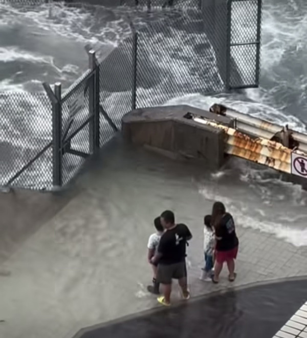 颱風樺加沙 多人無視風王近距離觀浪 網民怒：出事浪費公共資源