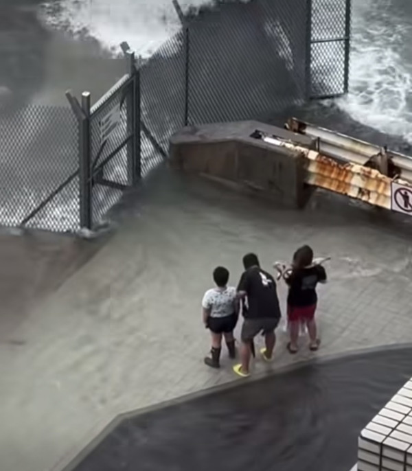 颱風樺加沙 多人無視風王近距離觀浪 網民怒：出事浪費公共資源