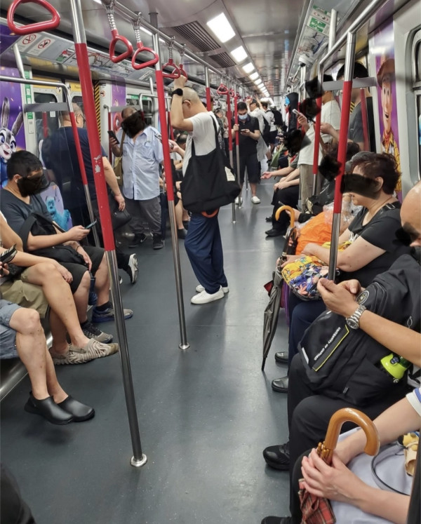 樺加沙｜香港打工仔10號風球下照返工！坐港鐵照瘋傳！網民留言感謝付出：辛苦晒