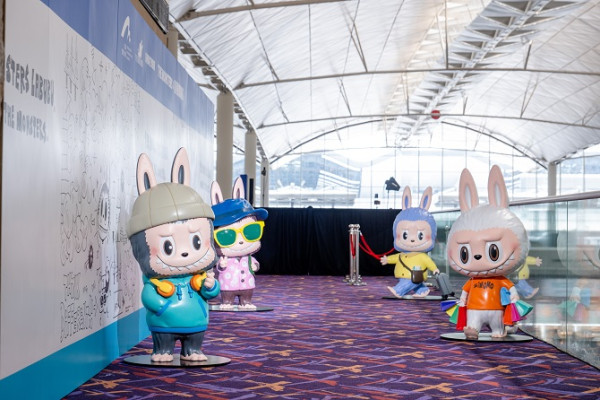 THE MONSTERS亮相香港國際機場 7米高巨型打卡位 設限量LABUBU手辦 