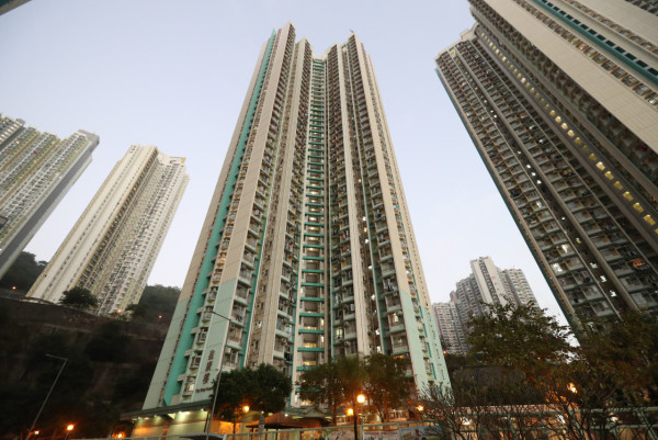 港人等7年半派獲超筍公屋！極近港鐵站網民「發夢都笑醒」列3原因贊成上樓