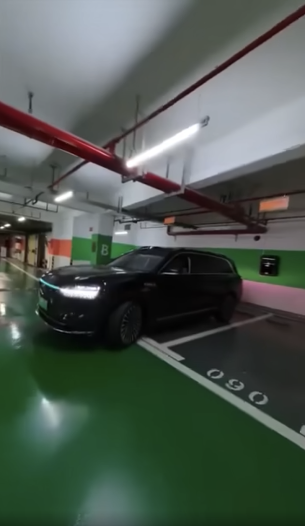 內地自動駕駛「智能叛變」？不顧車主叫停越叫越走 網民分析背後願意可能係...