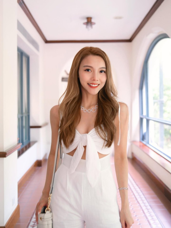 前TVB小花離巢後IG公開訂婚相報喜！男友身份曝光晒超巨型鑽戒震撼網民