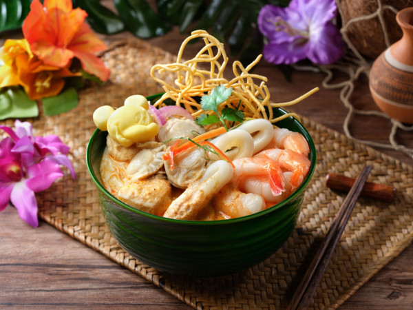 迪士尼樂園全新魔海奇緣餐廳！多款東南亞菜喇沙湯粉/烤雞薄餅