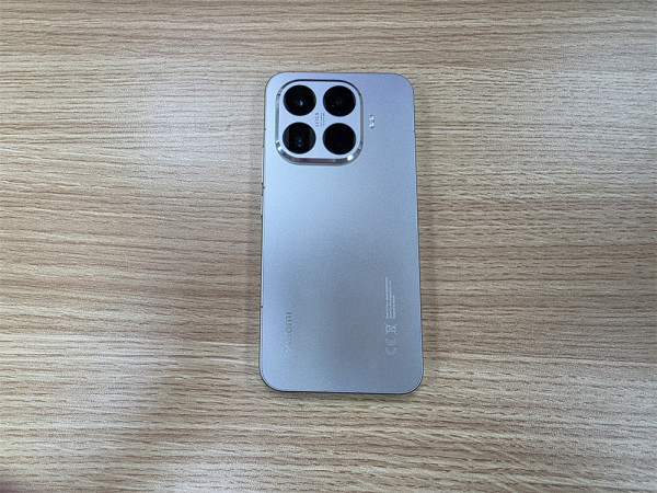 小米 15T Pro 開箱實測  Leica 5倍遠攝+5,500mAh 大電性價比高