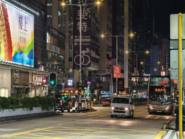 小米 15T Pro 開箱實測  Leica 5倍遠攝+5,500mAh 大電性價比高