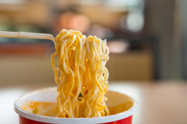 即食麵冷知識！調味粉先落VS後加？日本廠商解答真正答案
