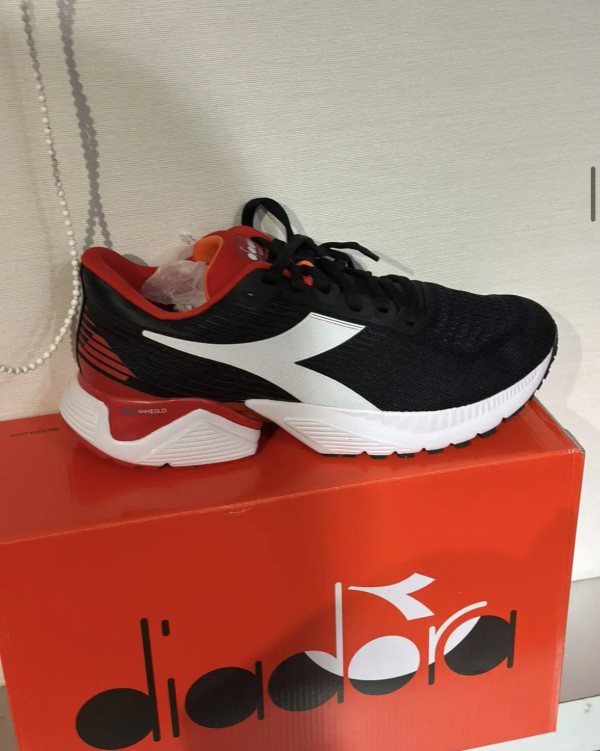 銅鑼灣時代廣場運動服飾開倉低至4折！diadora運動鞋$200 防曬衣/泳衣/bratop$46起！Champion/blueplace/JACK&JONES
