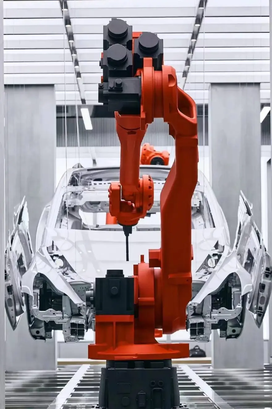 變身殺人兇器？ Tesla 機械人失控暴走 工程師重傷索償近4億