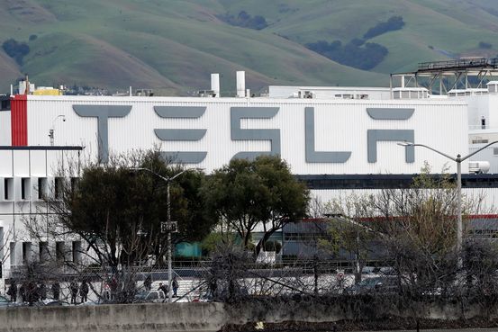 變身殺人兇器？ Tesla 機械人失控暴走 工程師重傷索償近4億