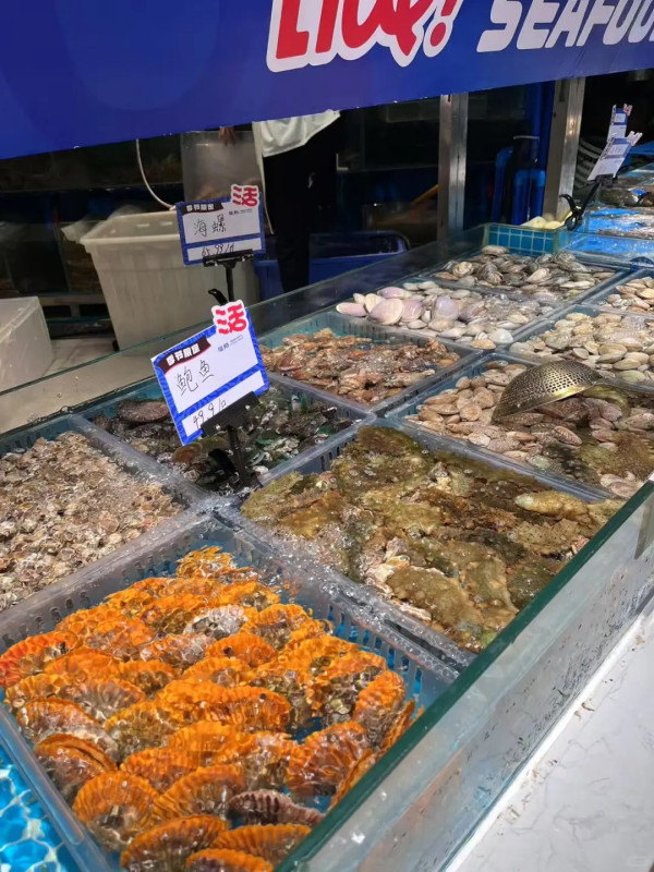 曼格姿造·活海鮮·榴蓮自助。圖片來源:小紅書:芝士可可酱 曼格姿造·活海鮮·榴蓮自助。圖片來源:小紅書:芝士可可酱