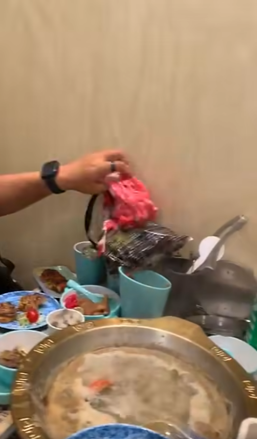 荃灣廣場海鮮放題驚揭「食霸」！男女偷藏大量海鮮肥牛 嚇窒職員：成袋呀？ 黃傑龍提醒一事 小心原告變被告