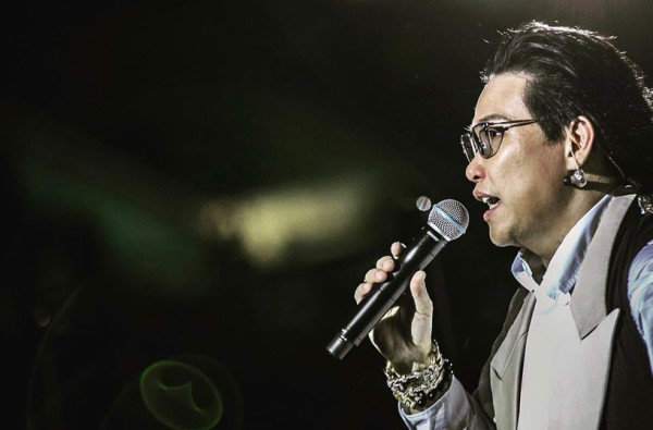 蘇永康被爆背妻密會年輕索女海旁談心 超親暱互動曝光惹出軌嫌疑形象崩壞？