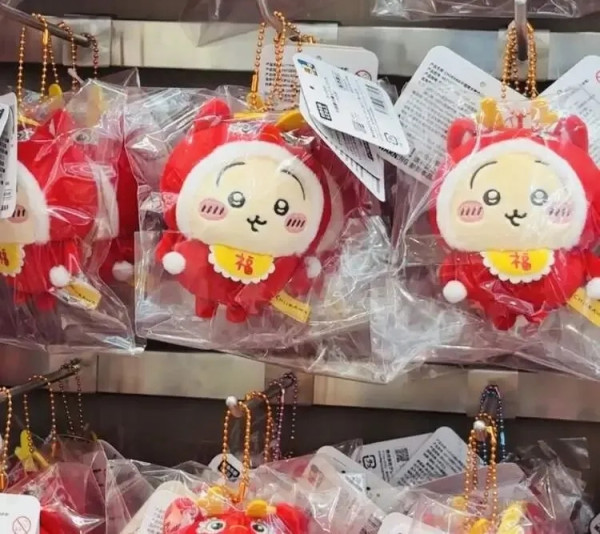 Chiikawa 遠征上海首設專賣店 粉絲黃牛排隊瘋搶 豪買過20袋公仔吊飾