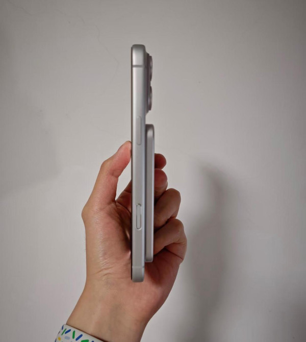 iPhone 17最佳拍檔？小米6mm超薄磁吸充電寶登場 雷軍公然「挑機」Apple