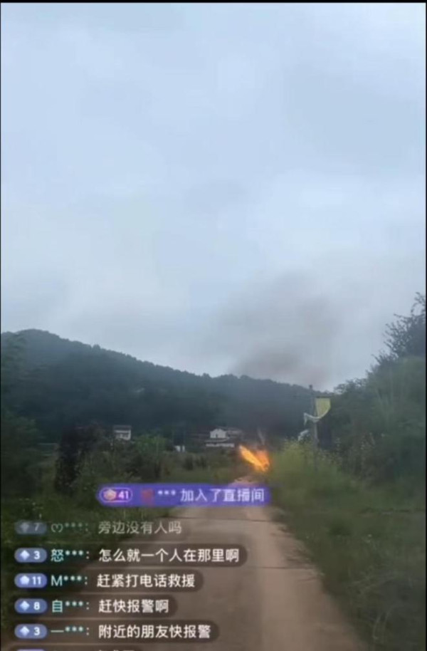 網紅用6小時學揸輕型飛機做直播失控墜機亡！過千網民目擊恐怖瞬間 