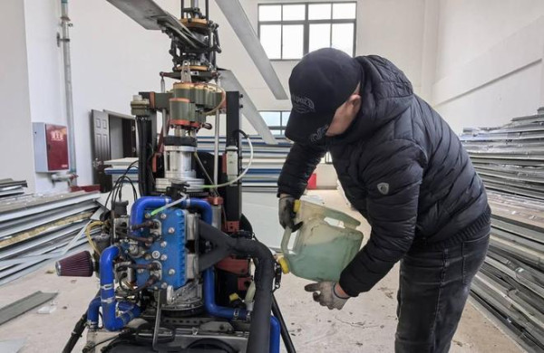 網紅用6小時學揸輕型飛機做直播失控墜機亡！過千網民目擊恐怖瞬間 