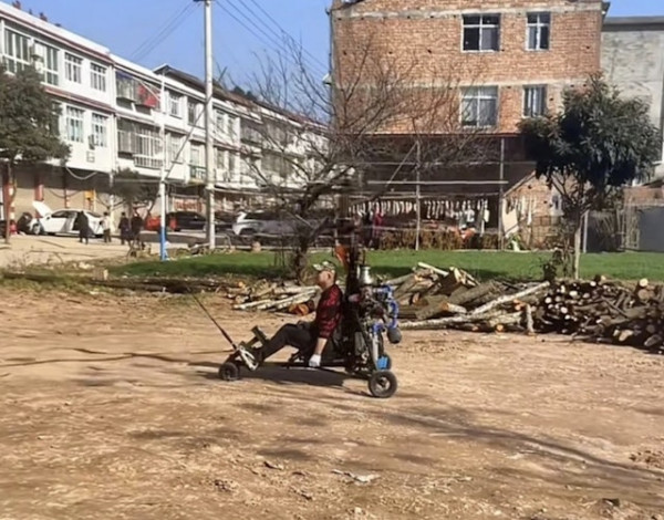 網紅用6小時學揸輕型飛機做直播失控墜機亡！過千網民目擊恐怖瞬間 