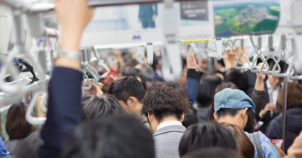 港人一家坐JR播片傾談被大叔叫靜！事主爆粗反擊稱日本人愈嚟愈無禮貌 