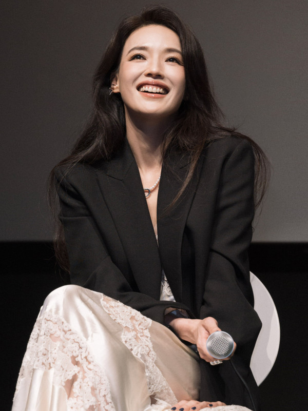 舒淇《女孩》釜山影展奪最佳導演！老公馮德倫發文放閃：又贏? 家裡無位擺啊！