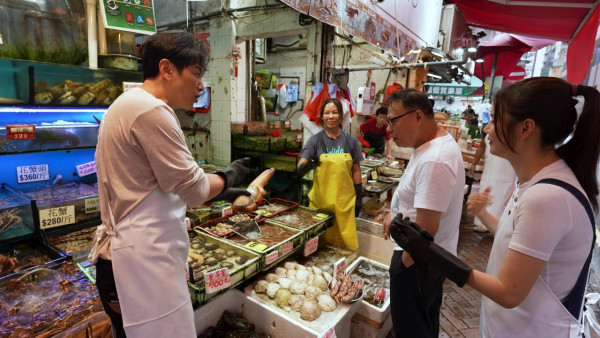 黃翠如街市賣魚難忘童年家境清貧父親默默付出 哽咽：「養活我哋一家係賣咗幾多條魚」