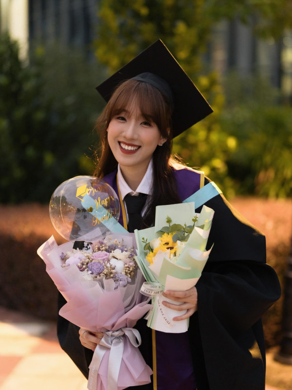 聲秀｜Jenny甄敏芳IG超神秘罕有公開私下靚相 學霸畢業相戴四方帽仙氣滿瀉