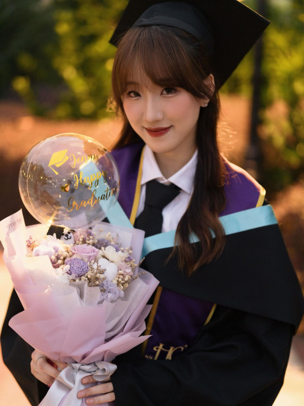 聲秀｜Jenny甄敏芳IG超神秘罕有公開私下靚相 學霸畢業相戴四方帽仙氣滿瀉
