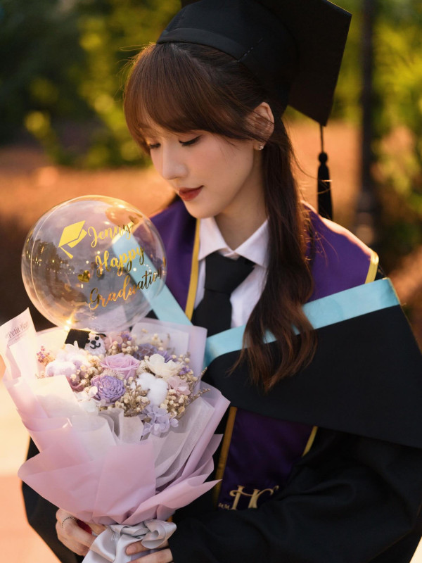 聲秀｜Jenny甄敏芳IG超神秘罕有公開私下靚相 學霸畢業相戴四方帽仙氣滿瀉