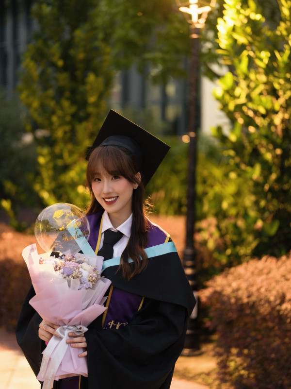 聲秀｜Jenny甄敏芳IG超神秘罕有公開私下靚相 學霸畢業相戴四方帽仙氣滿瀉