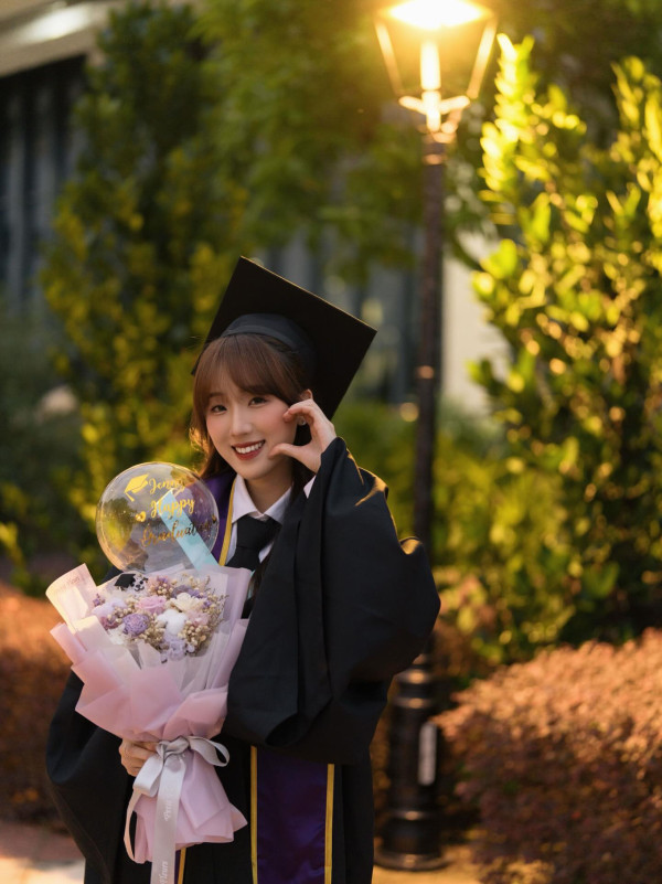 聲秀｜Jenny甄敏芳IG超神秘罕有公開私下靚相 學霸畢業相戴四方帽仙氣滿瀉