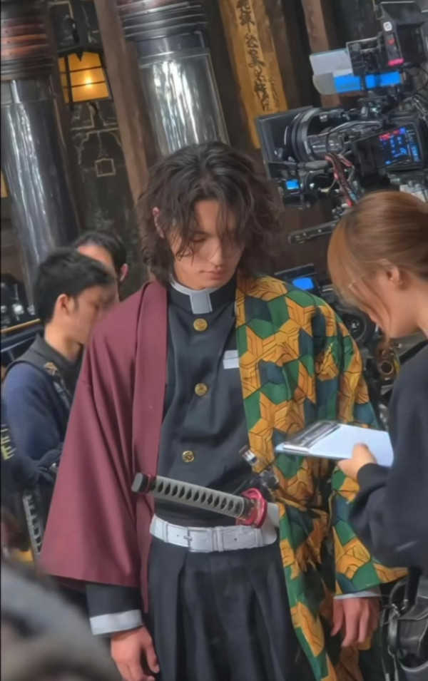 真假難分！《鬼滅之刃》真人版拍攝花絮瘋傳 網民震驚竟是用AI生成？