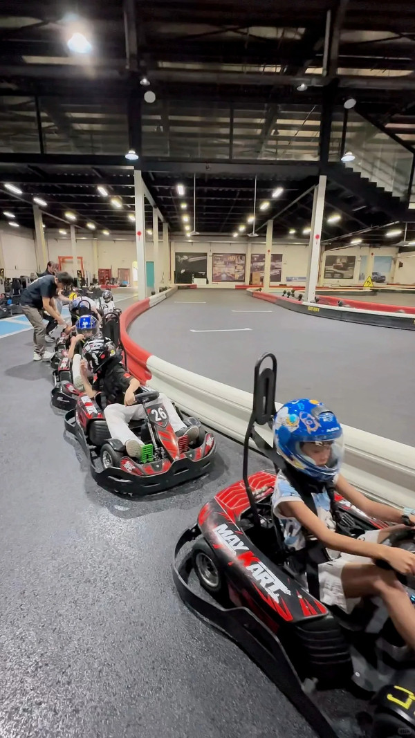 深圳最大室內卡丁車場MAYKART！ 親子票價玩賽車飄移+蠅網射箭 