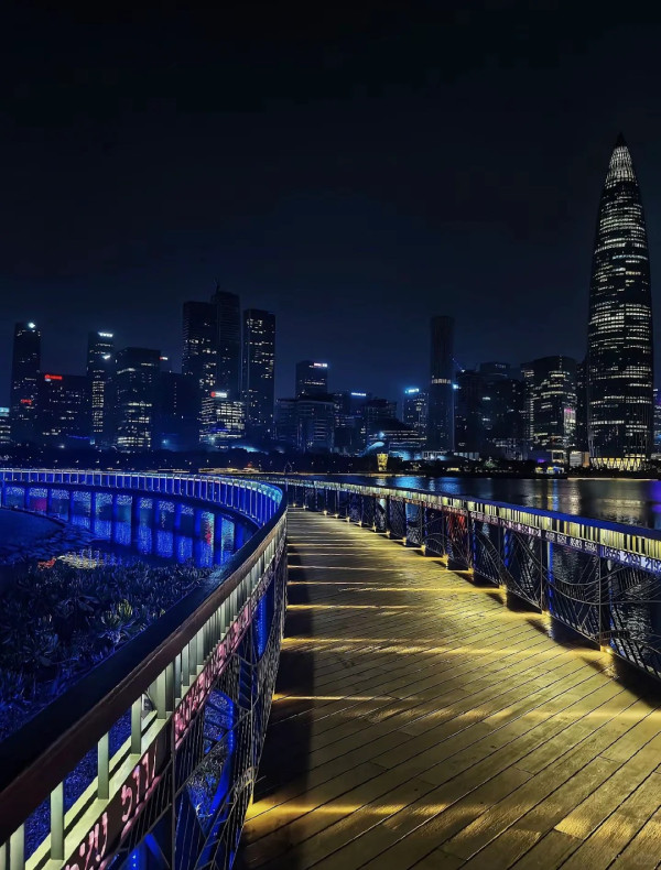 深圳國慶中秋光影︰無人機、煙花匯演 2025（圖片︰小紅書）