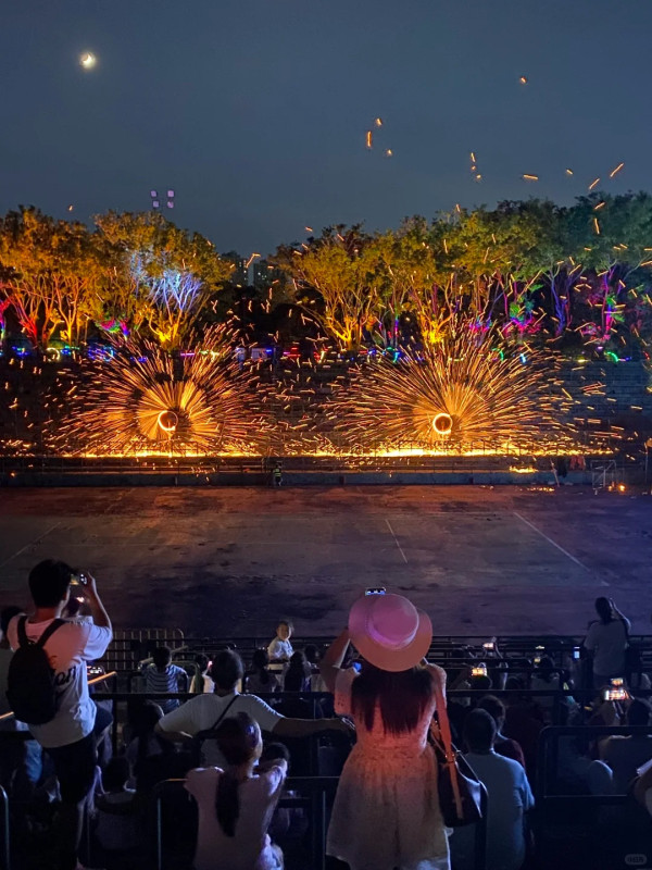 深圳國慶中秋光影︰無人機、煙花匯演 2025（圖片︰小紅書）