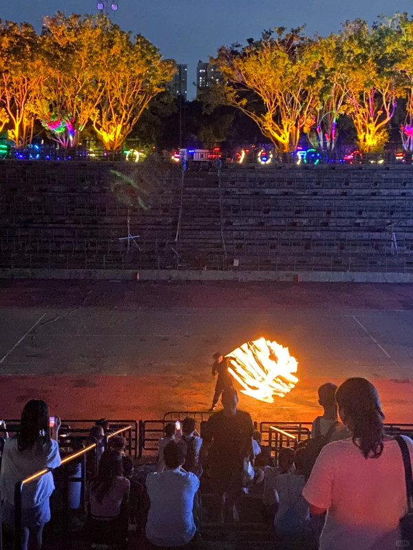 深圳國慶中秋光影︰無人機、煙花匯演 2025（圖片︰小紅書）